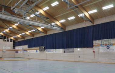 Sporthalle Vorhangsystem elektrisch